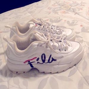 I’m selling white size 8 fila